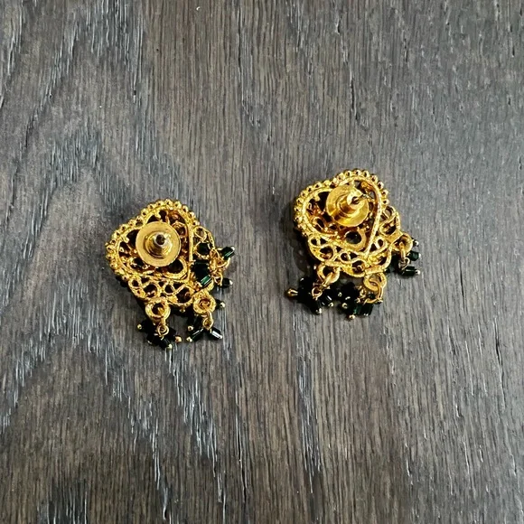 NWOT - Gold plated necklace, earrings and key chain - Picture 6 of 8